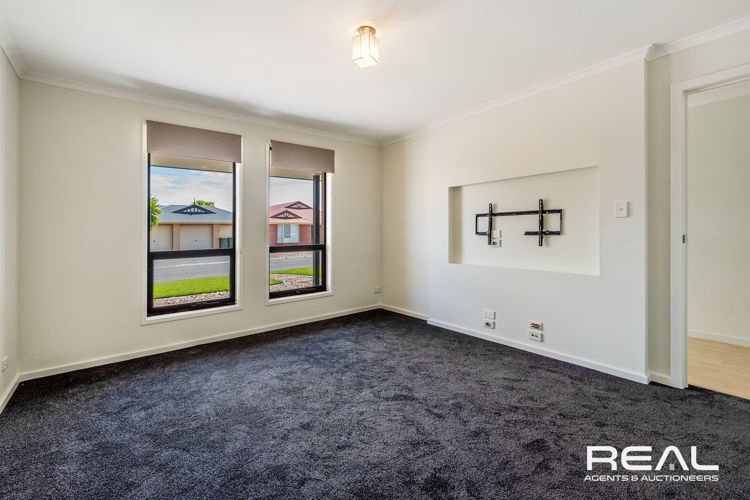 Photo - 12 Lucy Drive, Munno Para West SA 5115 - Image 7