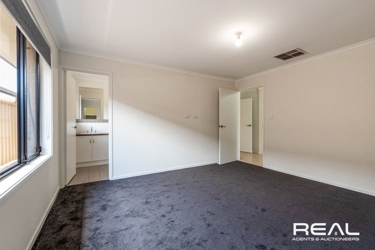 Photo - 12 Lucy Drive, Munno Para West SA 5115 - Image 9