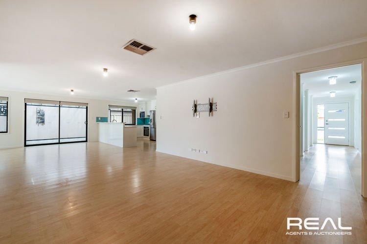 Photo - 12 Lucy Drive, Munno Para West SA 5115 - Image 18