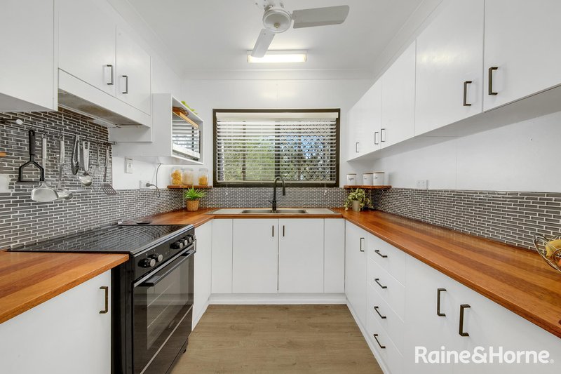 Photo - 12 Luscombe Court, New Auckland QLD 4680 - Image 2