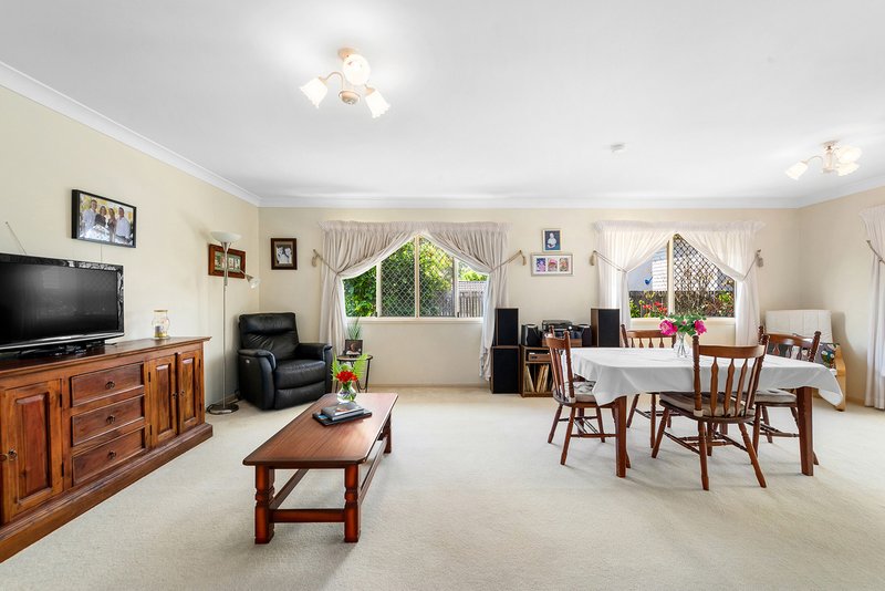 Photo - 12 Lynford Place, Bridgeman Downs QLD 4035 - Image 5