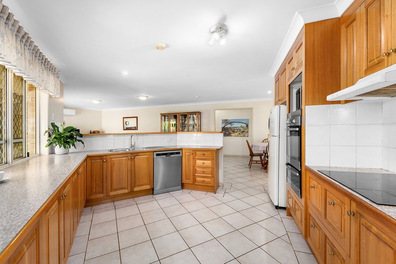 Photo - 12 Lynford Place, Bridgeman Downs QLD 4035 - Image 9