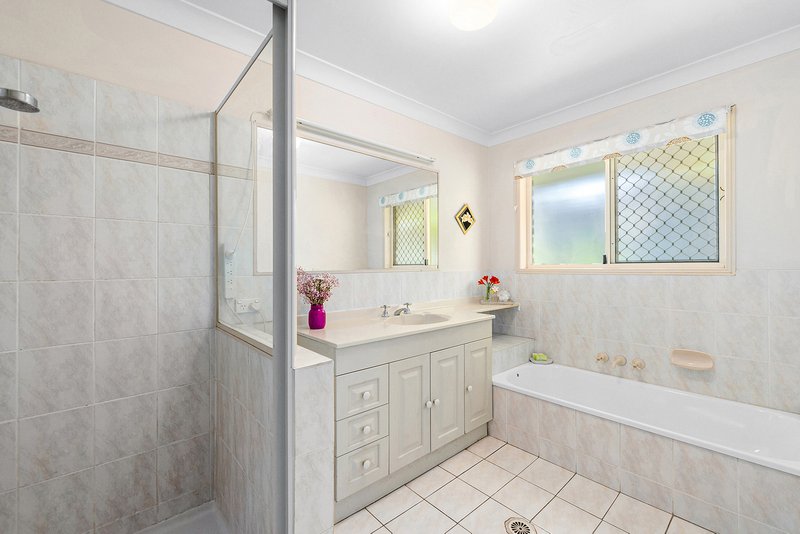 Photo - 12 Lynford Place, Bridgeman Downs QLD 4035 - Image 17