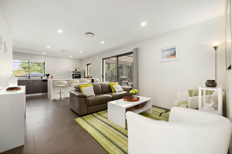 Photo - 12 Mackerras Crescent, Theodore ACT 2905 - Image 6
