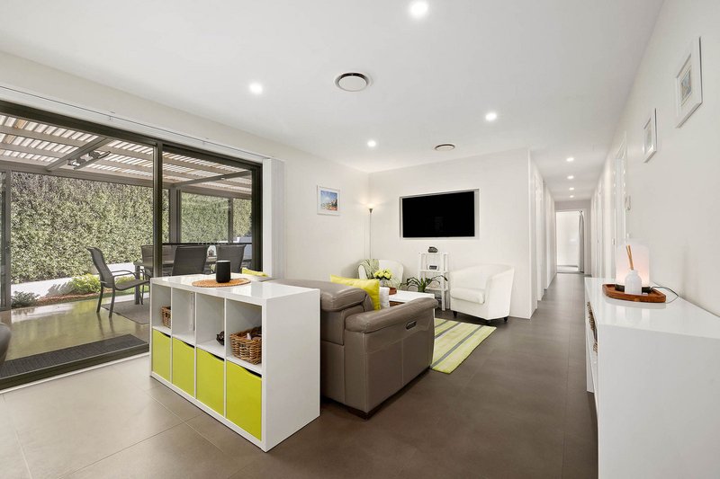Photo - 12 Mackerras Crescent, Theodore ACT 2905 - Image 7