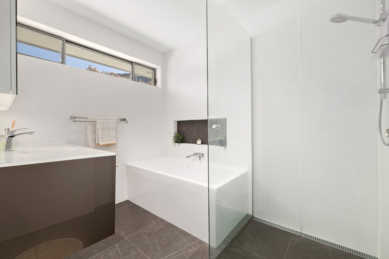 Photo - 12 Mackerras Crescent, Theodore ACT 2905 - Image 15