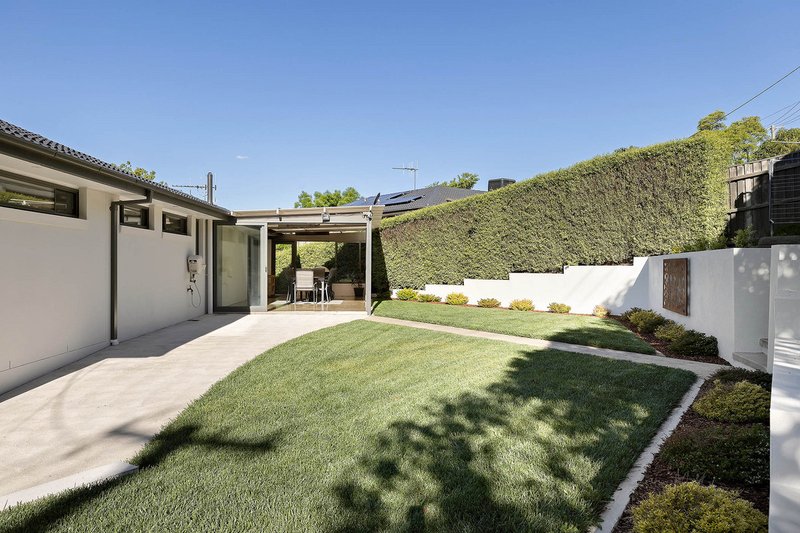 Photo - 12 Mackerras Crescent, Theodore ACT 2905 - Image 16