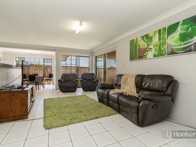 Photo - 12 Maclean Drive, Boronia Heights QLD 4124 - Image 4