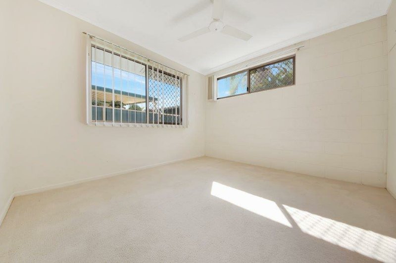 Photo - 12 Madigan Street, Tannum Sands QLD 4680 - Image 8