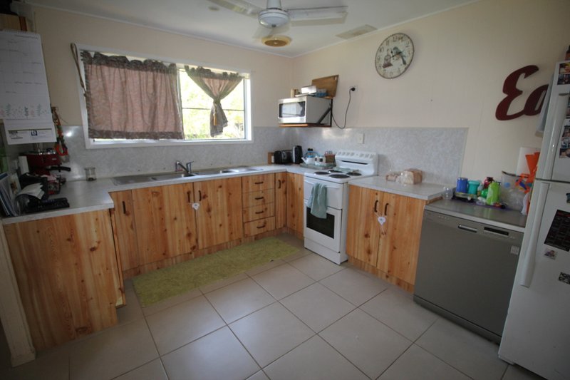 Photo - 12 Mambrini Street, Halifax QLD 4850 - Image 6