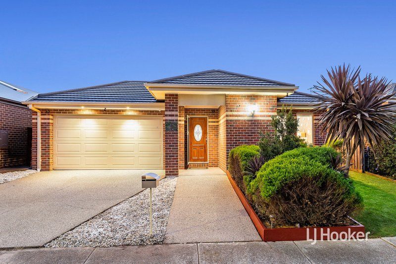 12 Manoora Terrace, Point Cook VIC 3030