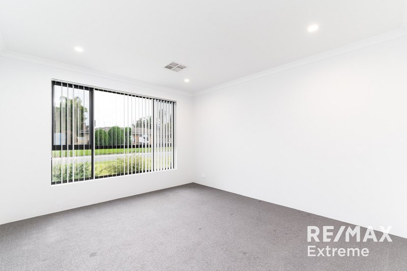 Photo - 12 Manston Road, Thornlie WA 6108 - Image 3