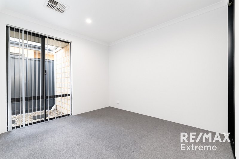 Photo - 12 Manston Road, Thornlie WA 6108 - Image 4