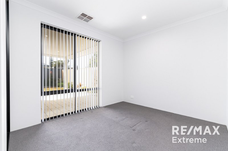 Photo - 12 Manston Road, Thornlie WA 6108 - Image 5