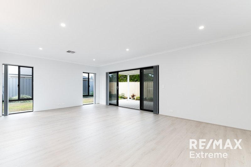 Photo - 12 Manston Road, Thornlie WA 6108 - Image 7