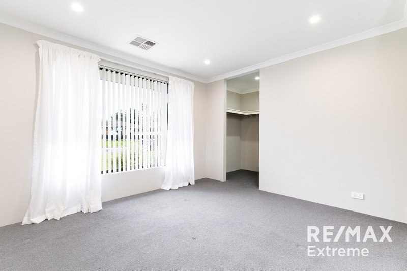 Photo - 12 Manston Road, Thornlie WA 6108 - Image 11