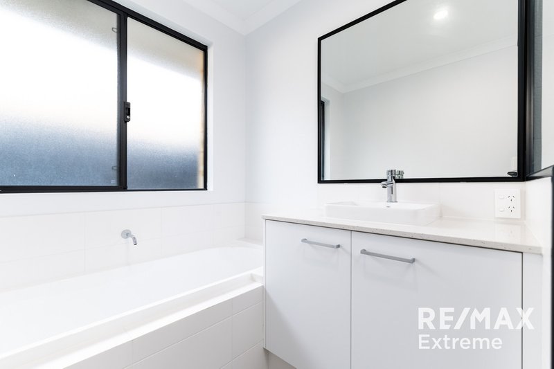 Photo - 12 Manston Road, Thornlie WA 6108 - Image 21