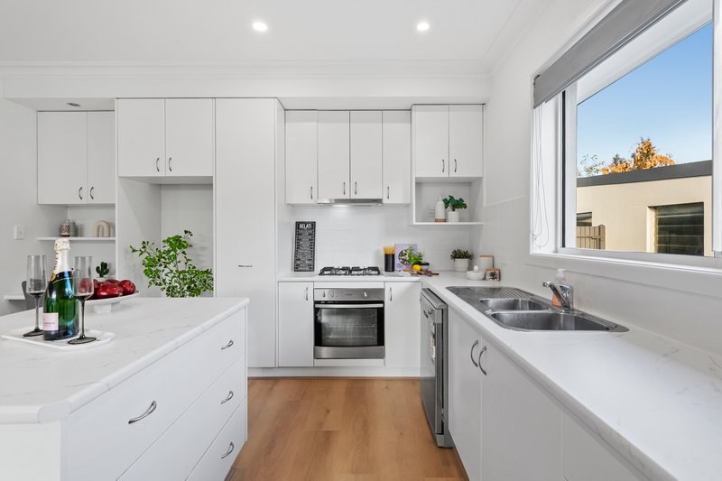 Photo - 1/2 Maple Street, Bayswater VIC 3153 - Image 3