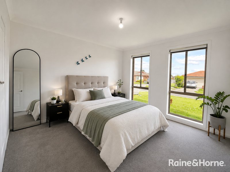 Photo - 12 Maria Crescent, Pakenham VIC 3810 - Image 4