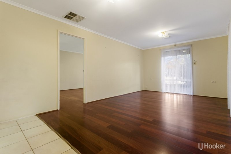 Photo - 12 Mark Court, Seabrook VIC 3028 - Image 3