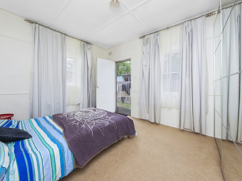 Photo - 12 Marlee Place, Narrabundah ACT 2604 - Image 6