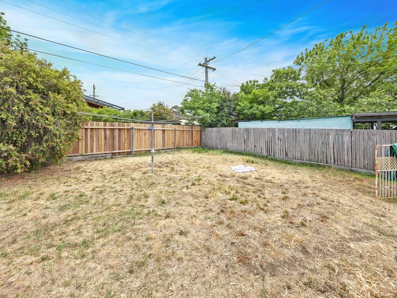 Photo - 12 Marlee Place, Narrabundah ACT 2604 - Image 10