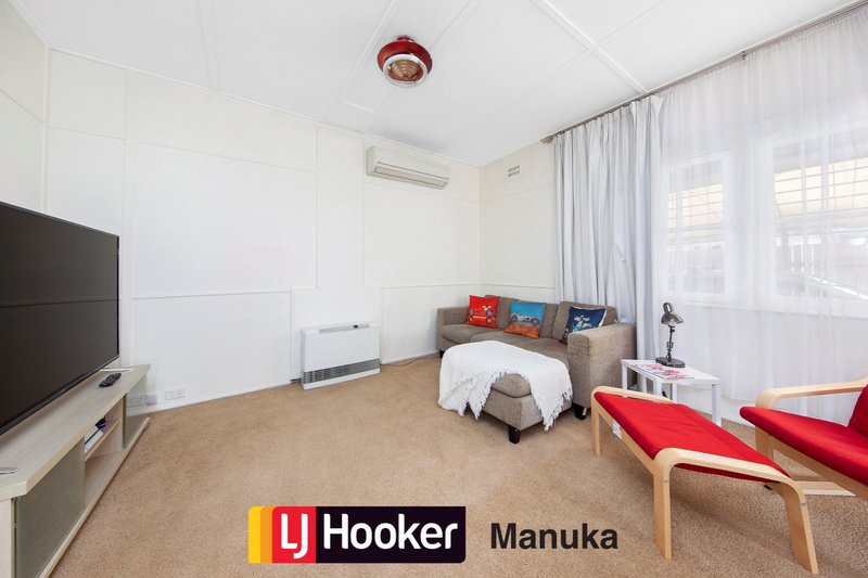 Photo - 12 Marlee Place, Narrabundah ACT 2604 - Image 3