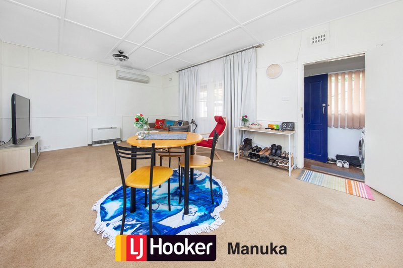 Photo - 12 Marlee Place, Narrabundah ACT 2604 - Image 4