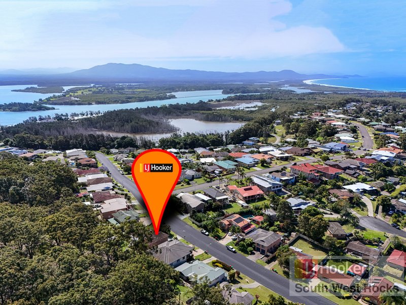 Photo - 12 Marlin Drive, South West Rocks NSW 2431 - Image 8