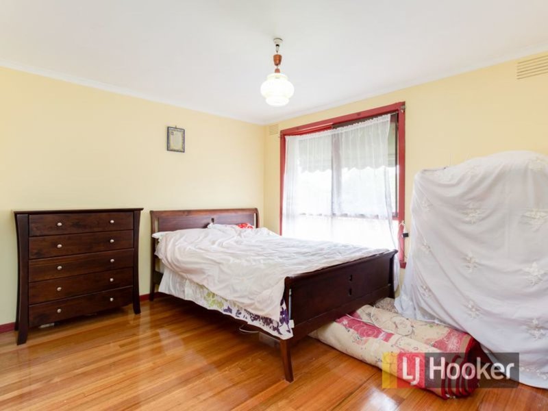 Photo - 12 Marshall Court, Hampton Park VIC 3976 - Image 5