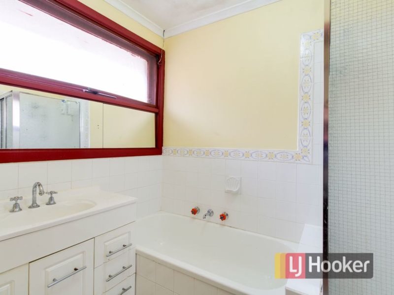 Photo - 12 Marshall Court, Hampton Park VIC 3976 - Image 7