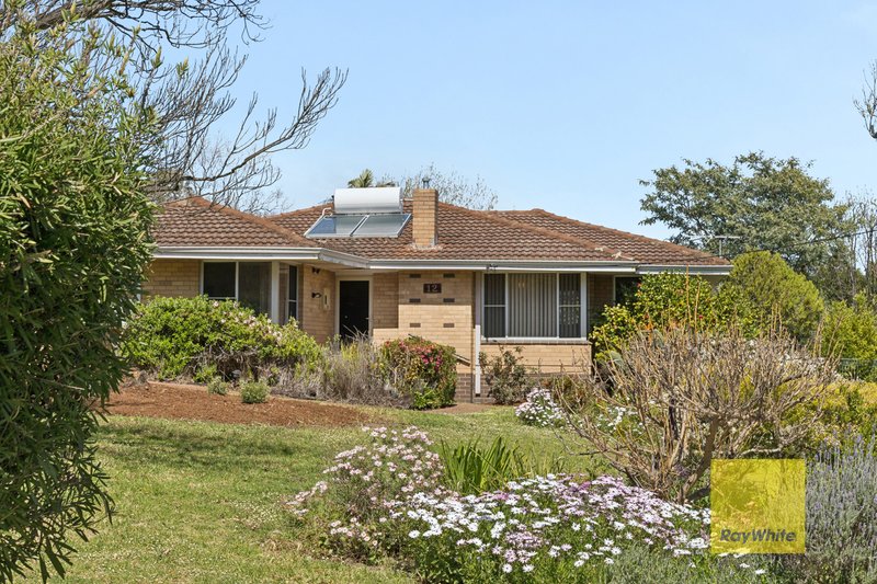 Photo - 12 Mary Drive, Lesmurdie WA 6076 - Image 2