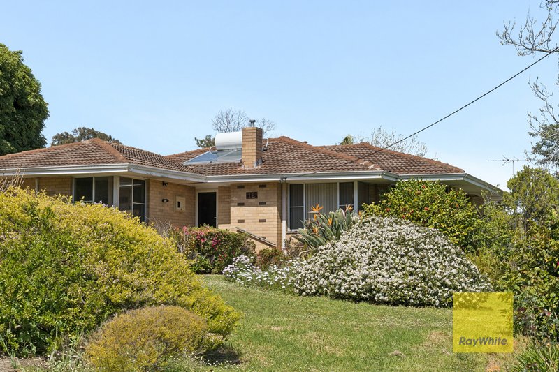 Photo - 12 Mary Drive, Lesmurdie WA 6076 - Image 4