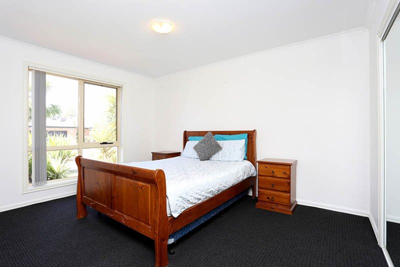 Photo - 12 Masters Circuit, Roxburgh Park VIC 3064 - Image 8