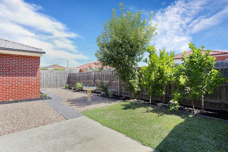 Photo - 12 Masters Circuit, Roxburgh Park VIC 3064 - Image 11