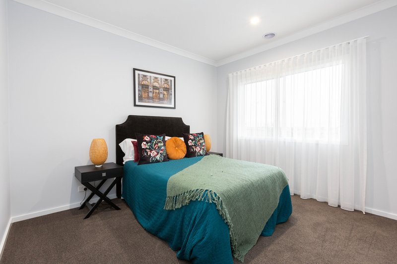 Photo - 12 Masters Crescent, Mambourin VIC 3024 - Image 18