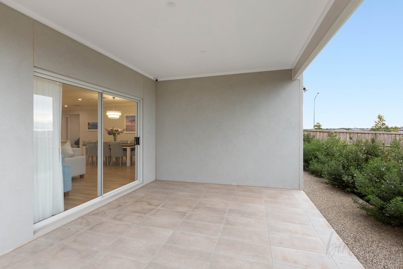 Photo - 12 Masters Crescent, Mambourin VIC 3024 - Image 22