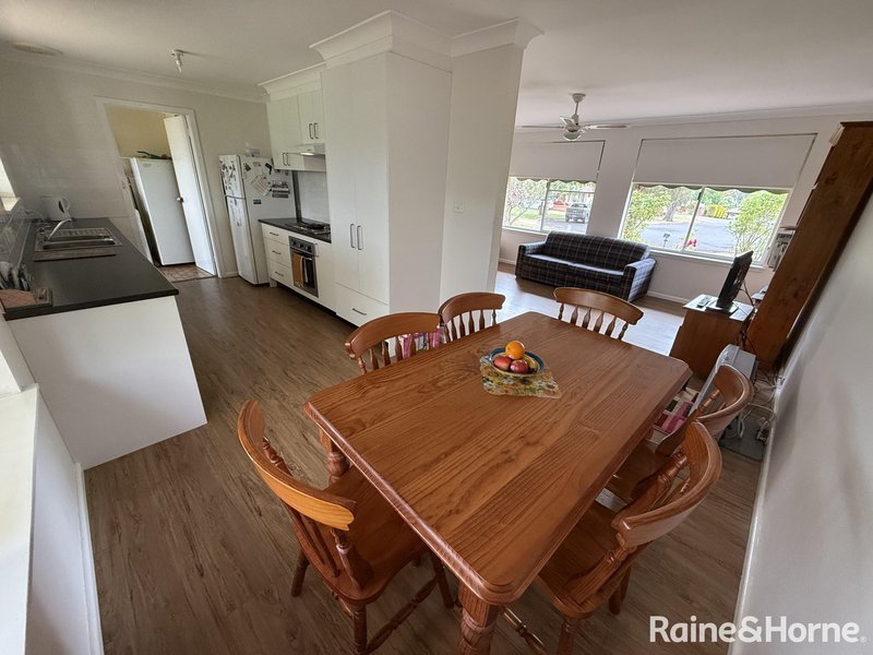 Photo - 12 Maxime Place, Orange NSW 2800 - Image 6