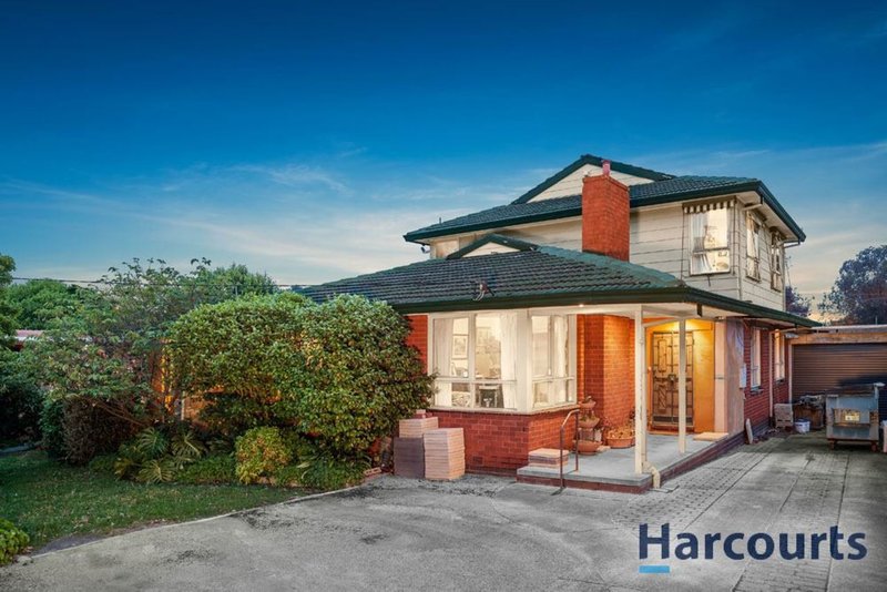 Photo - 12 Maylands Crescent, Glen Waverley VIC 3150 - Image 2