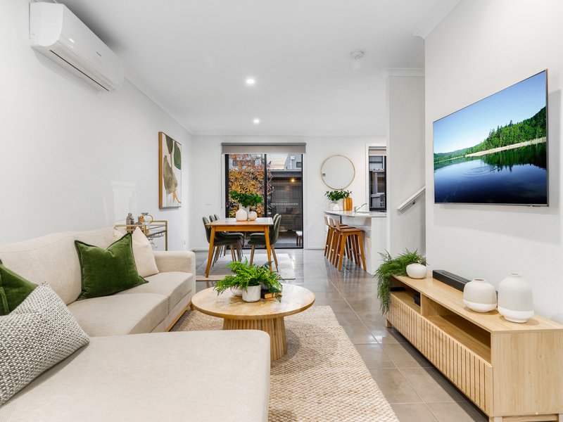 Photo - 12 Mccomb Lane, Cranbourne VIC 3977 - Image 1