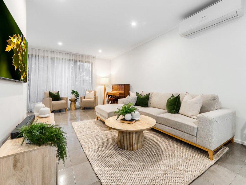 Photo - 12 Mccomb Lane, Cranbourne VIC 3977 - Image 10
