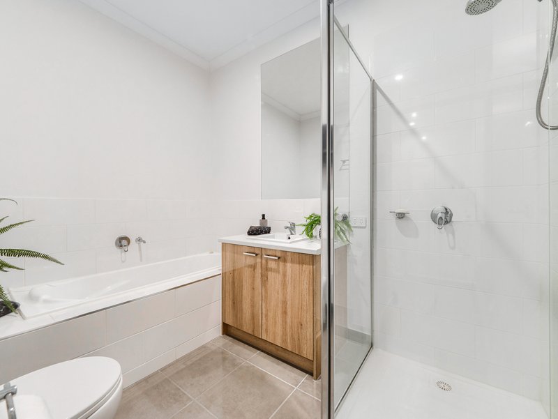 Photo - 12 Mccomb Lane, Cranbourne VIC 3977 - Image 14
