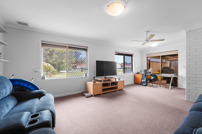 Photo - 12 Mccormick Street, Warnbro WA 6169 - Image 6