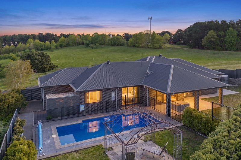 Photo - 12 Mcfadzen Place, Bungendore NSW 2621 - Image 2