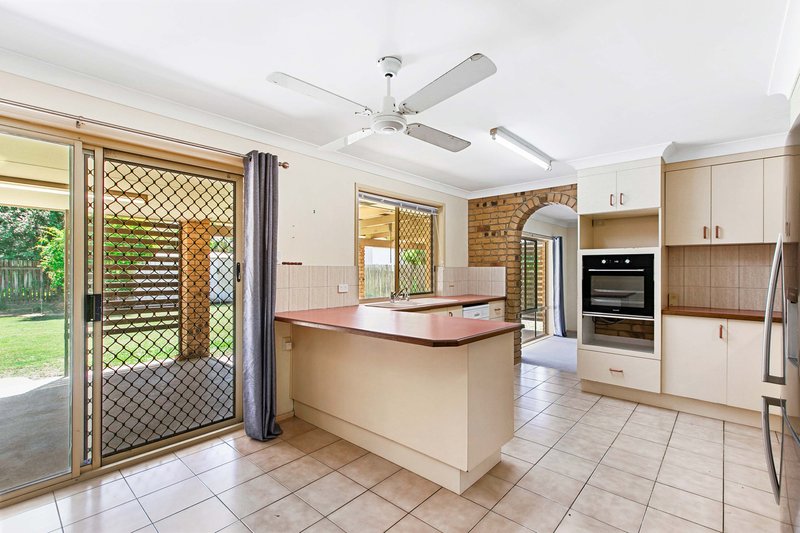 Photo - 12 Meledie Avenue, Kawungan QLD 4655 - Image 7