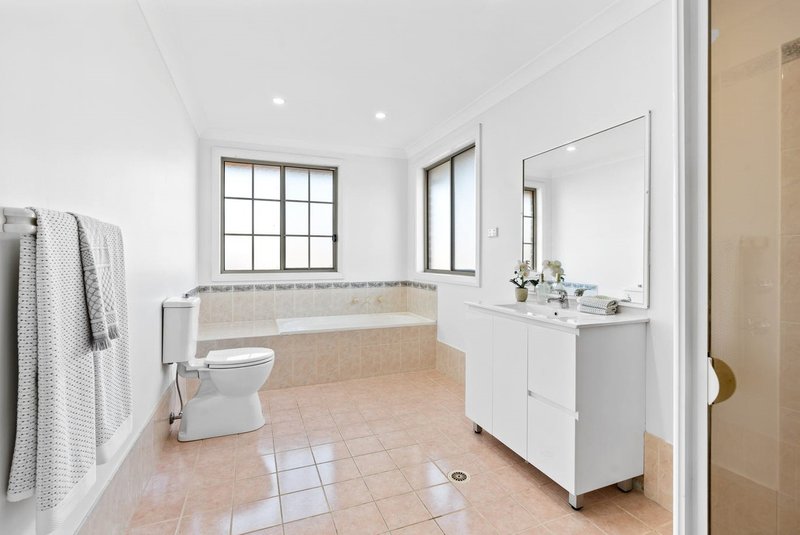 Photo - 12 Mellor Place, Bonnyrigg Heights NSW 2177 - Image 11