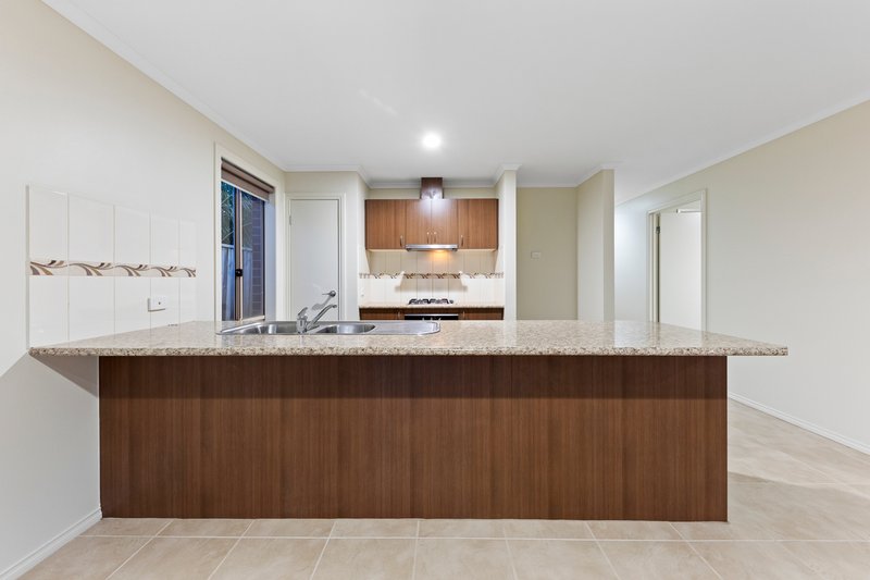 Photo - 12 Melrose Street, Pakenham VIC 3810 - Image 4