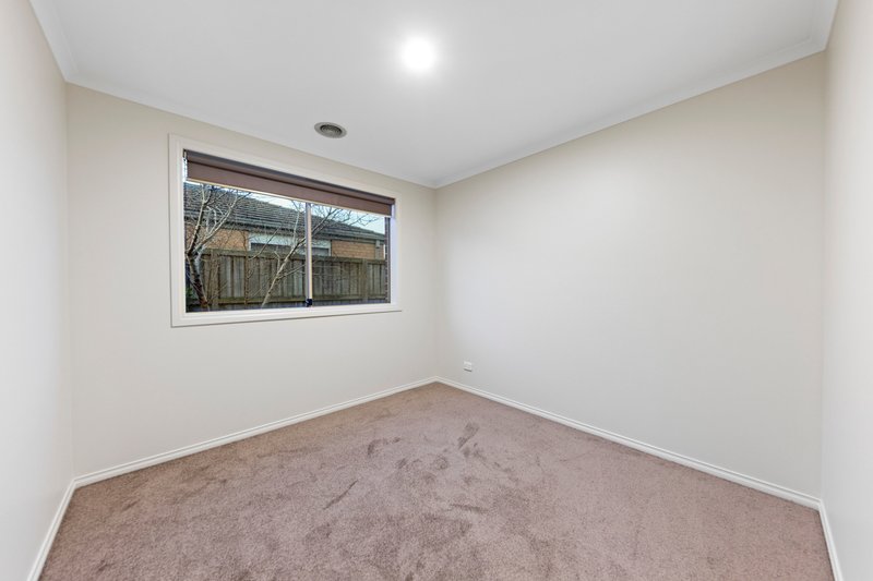 Photo - 12 Melrose Street, Pakenham VIC 3810 - Image 9