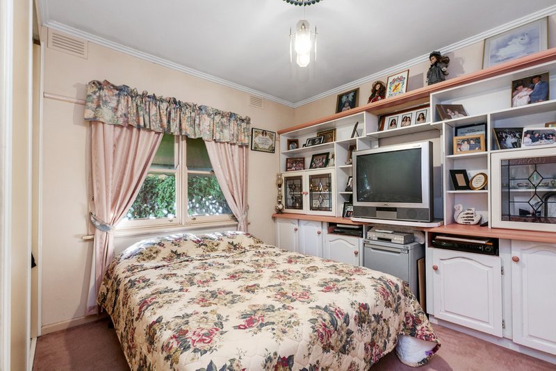 Photo - 12 Merrilands Road, Reservoir VIC 3073 - Image 7