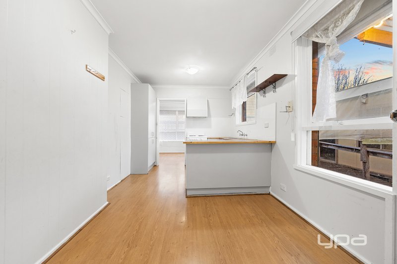 Photo - 12 Michael Avenue, St Albans VIC 3021 - Image 5